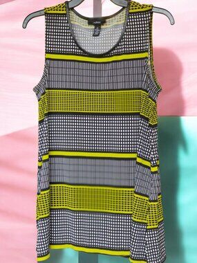 ALFANI SLEEVELESS  GEOMETRIC GRID PRINT BLOUSE - size M